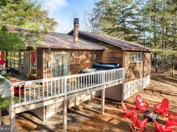 756 Mountain Lake Rd, Hedgesville, WV 25427