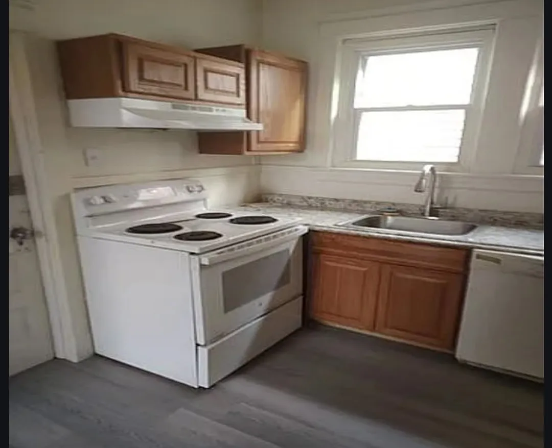 3 bed, 1100 sqft, $1,500 — Photo 1