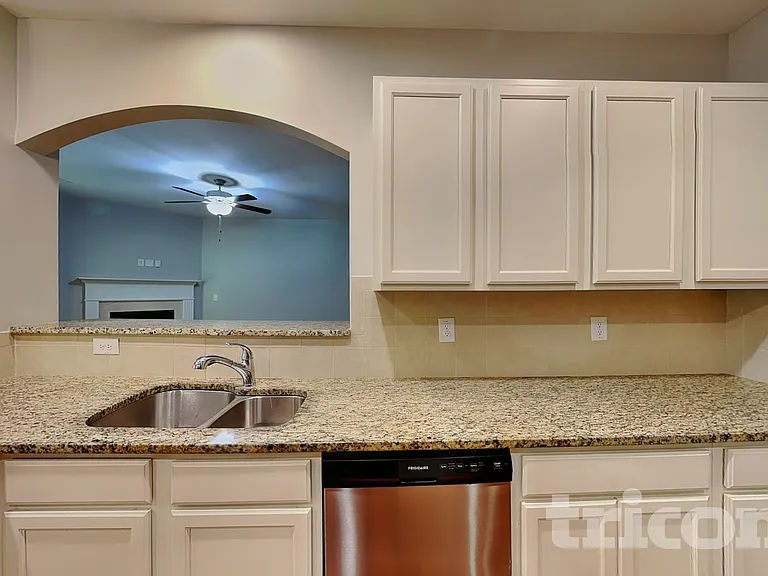 216 Stillwood Dr — Photo 6