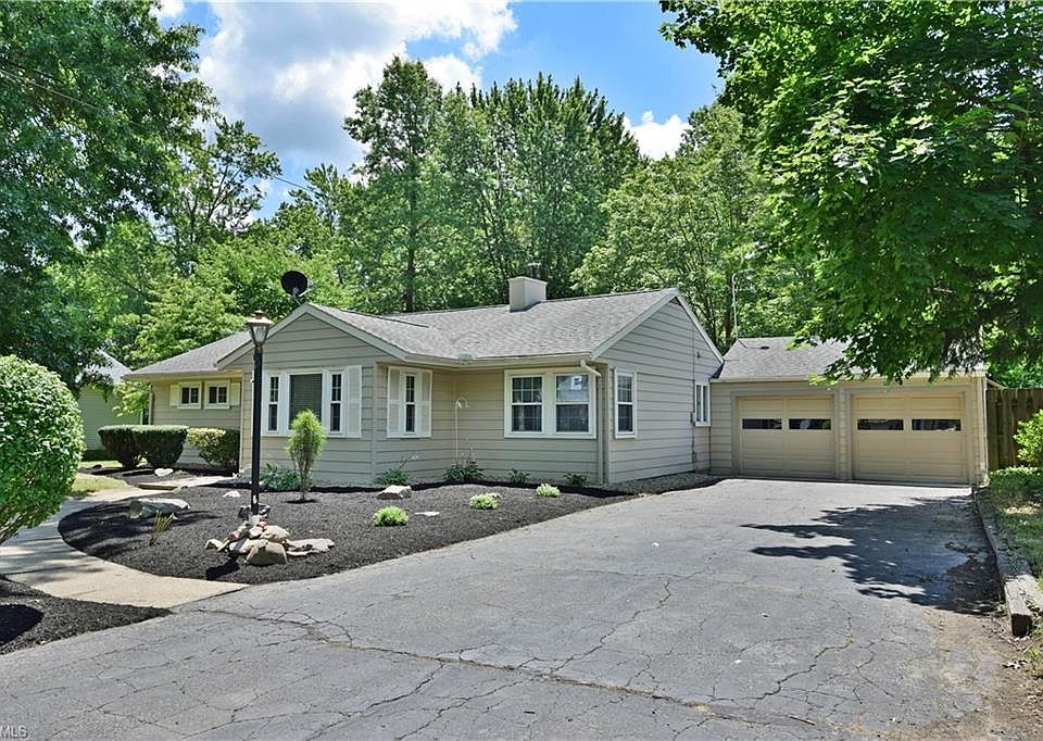 1st image of 3692 Bruce Dr SE