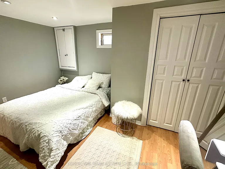 116 Rexway Dr E — Photo 1
