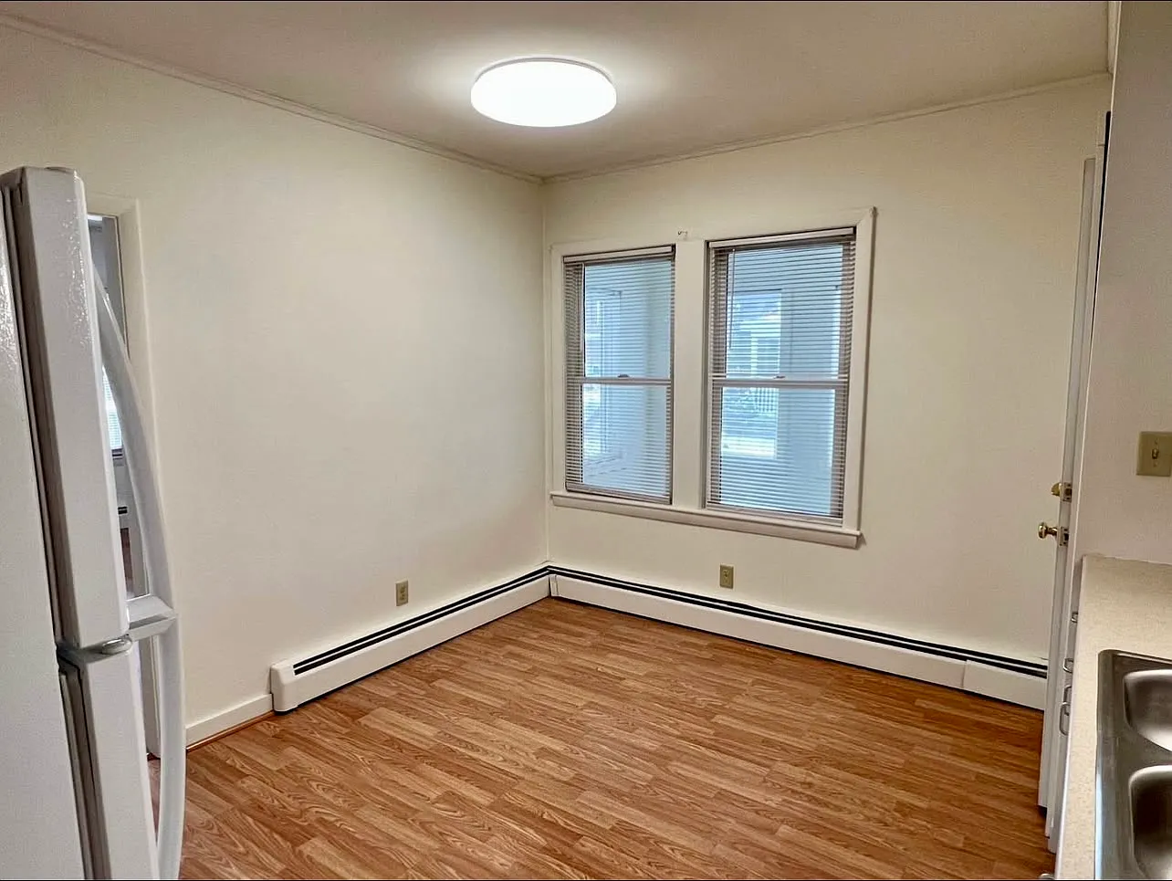 28 Railroad Ave — Photo 4