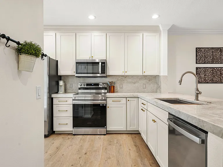 3203 W Horatio St #A — Photo 5