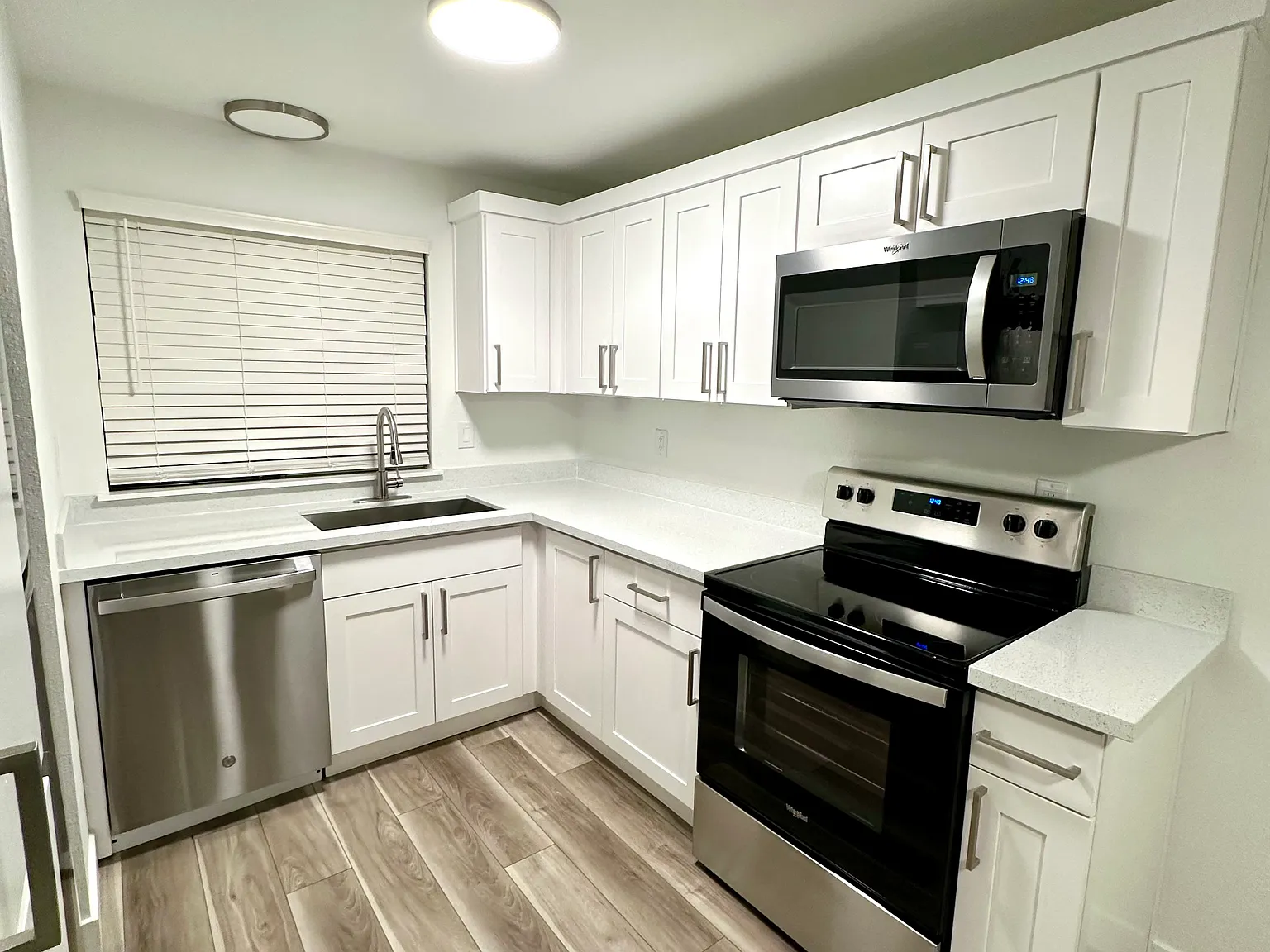2 bed, 1.5 bath, 1008 sqft, $1,900 — Photo 4