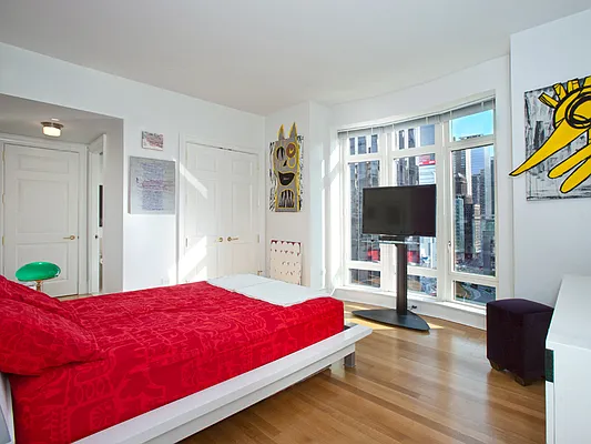 Rented by Sotheby's International Realty | media 34