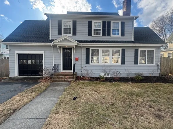 12 Pickwick Rd, Marblehead, MA 01945