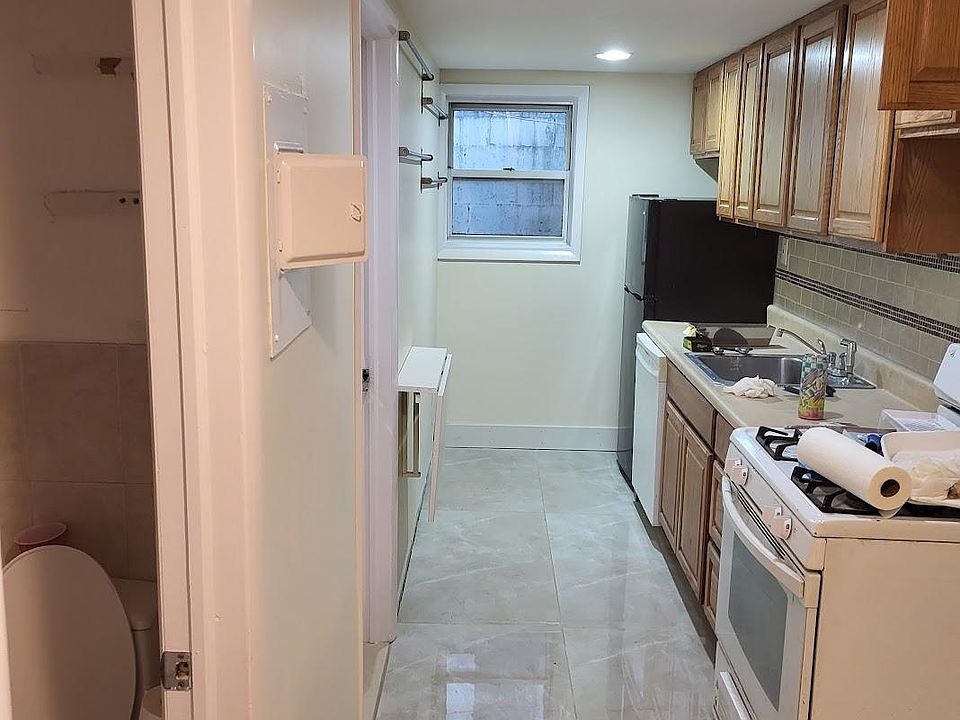 1st image of 201 E Broadway APT 2A
