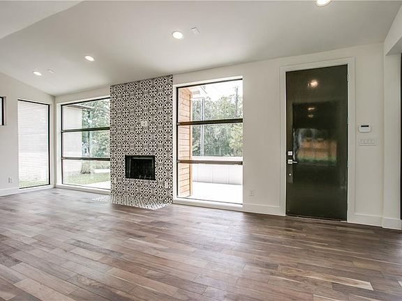 4th image of 8931 Daytonia Ave