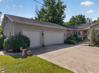 5705 E North Prairie Dr, Morris, IL 60450