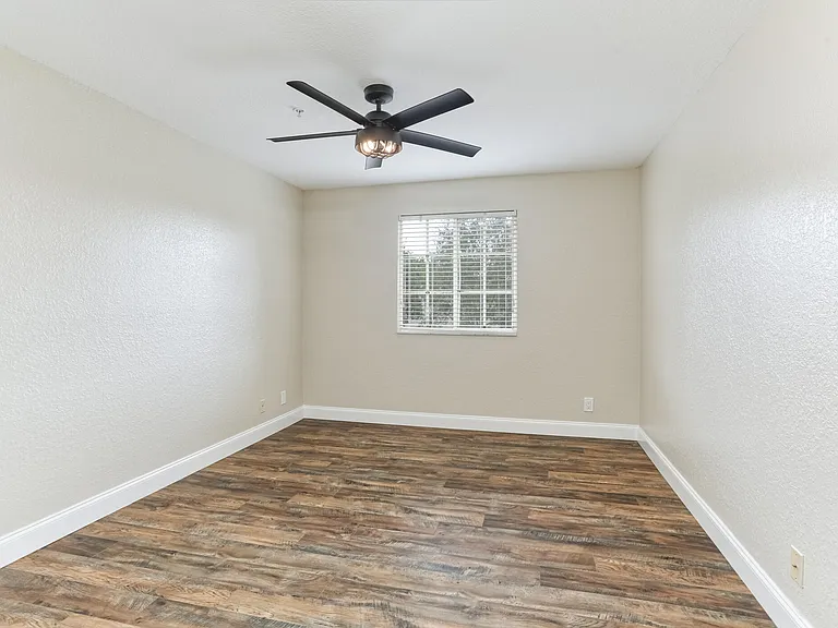 316 SE Bloxham Way — Photo 24