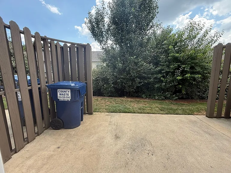 273 Mulberry Cir — Photo 17