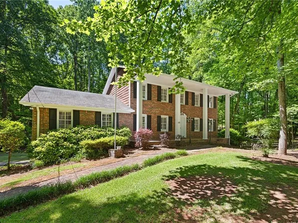 110 Valleybrook Dr, Fairburn, GA 30213