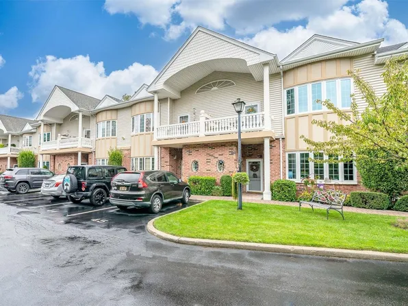 41 Sarah Court #41, Amityville, NY 11701