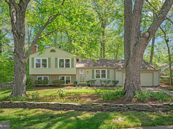 11923 Oakwood Dr, Woodbridge, VA 22192