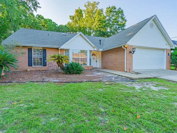 24 Neptune Dr, Mary Esther, FL 32569