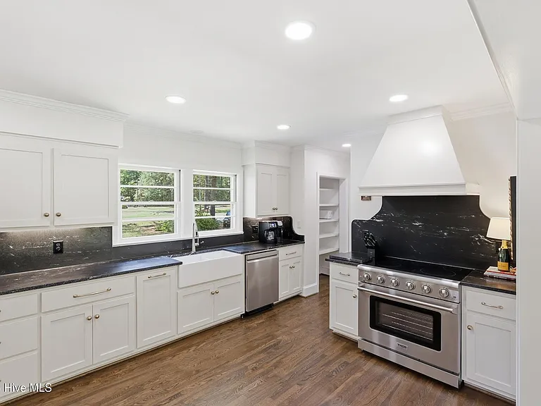 105 Bunn Ave — Photo 4