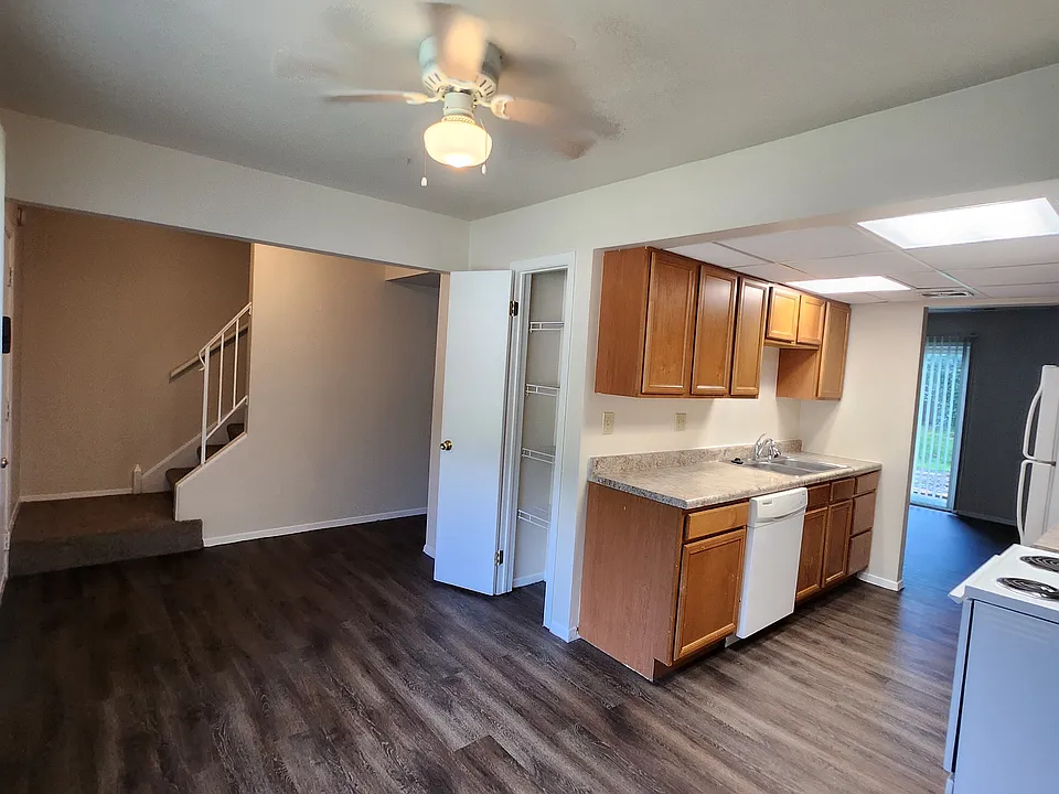 Hampton Park/ Sheffield Village Apartments&Townhomes