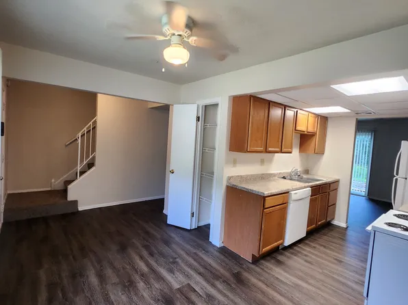 Hampton Park/ Sheffield Village Apartments&Townhomes, 1026 Hampton Ct #1302-5, Valparaiso, IN 46383