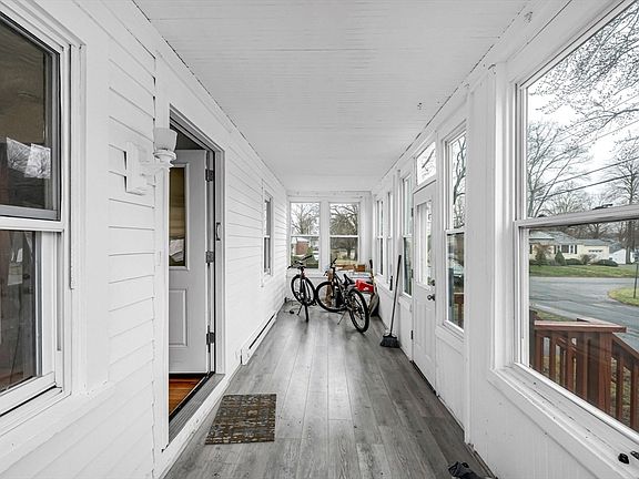 5th image of 17 Oak St