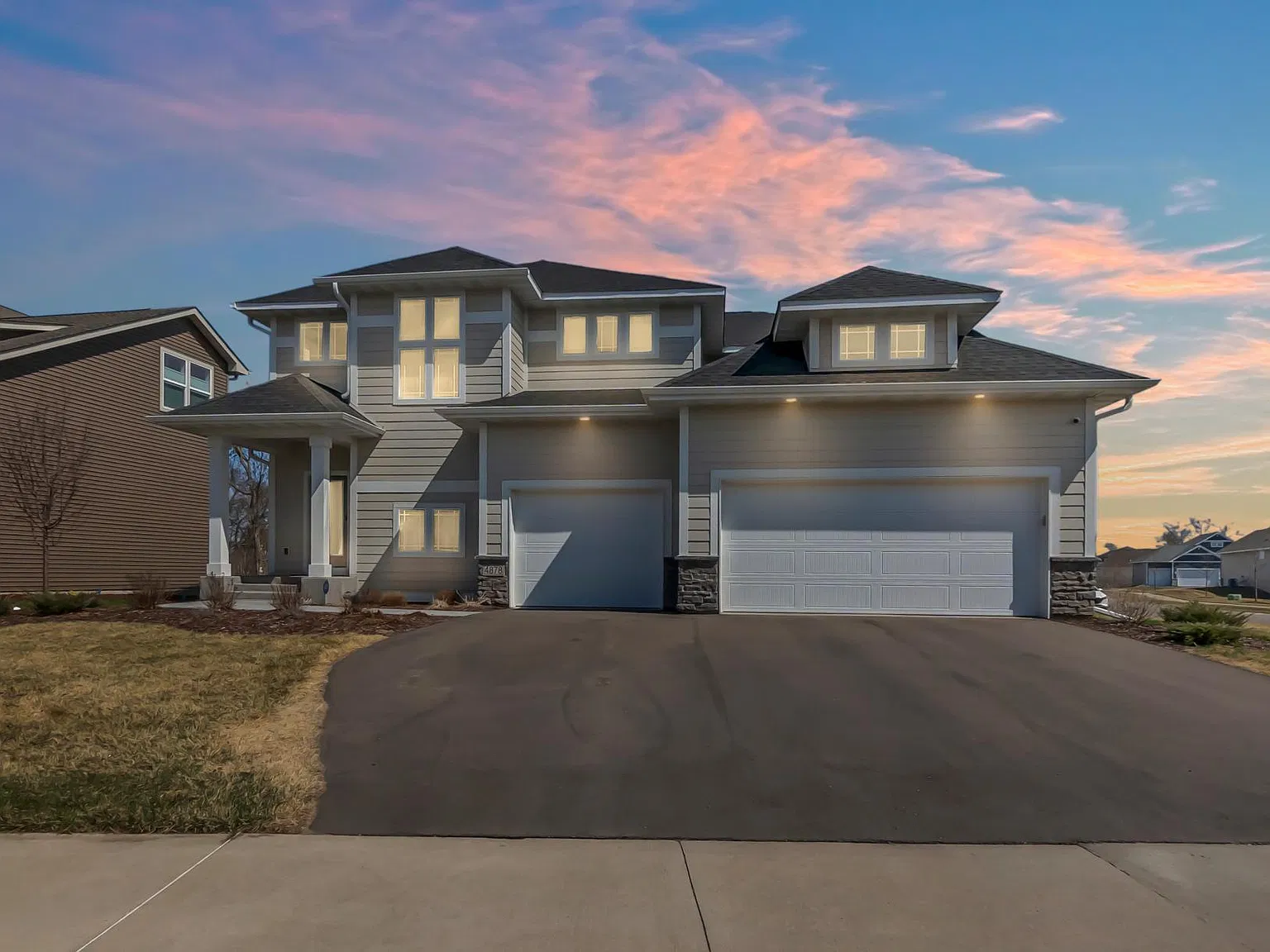 5 bed, 4.5 bath, 4279 sqft, $3,900 — Photo 1