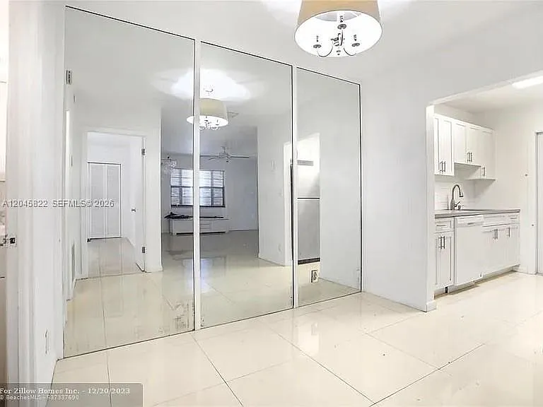 Royal Palm Gardens Condo — Photo 4