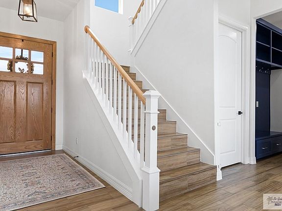 3rd image of 1405 Jocelyn Cir