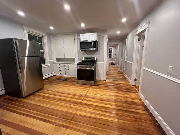 2nd image of 110 5th St Unit 3
