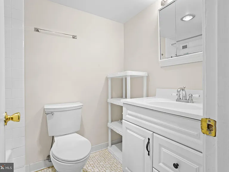 1001 26th St NW #303 — Photo 25