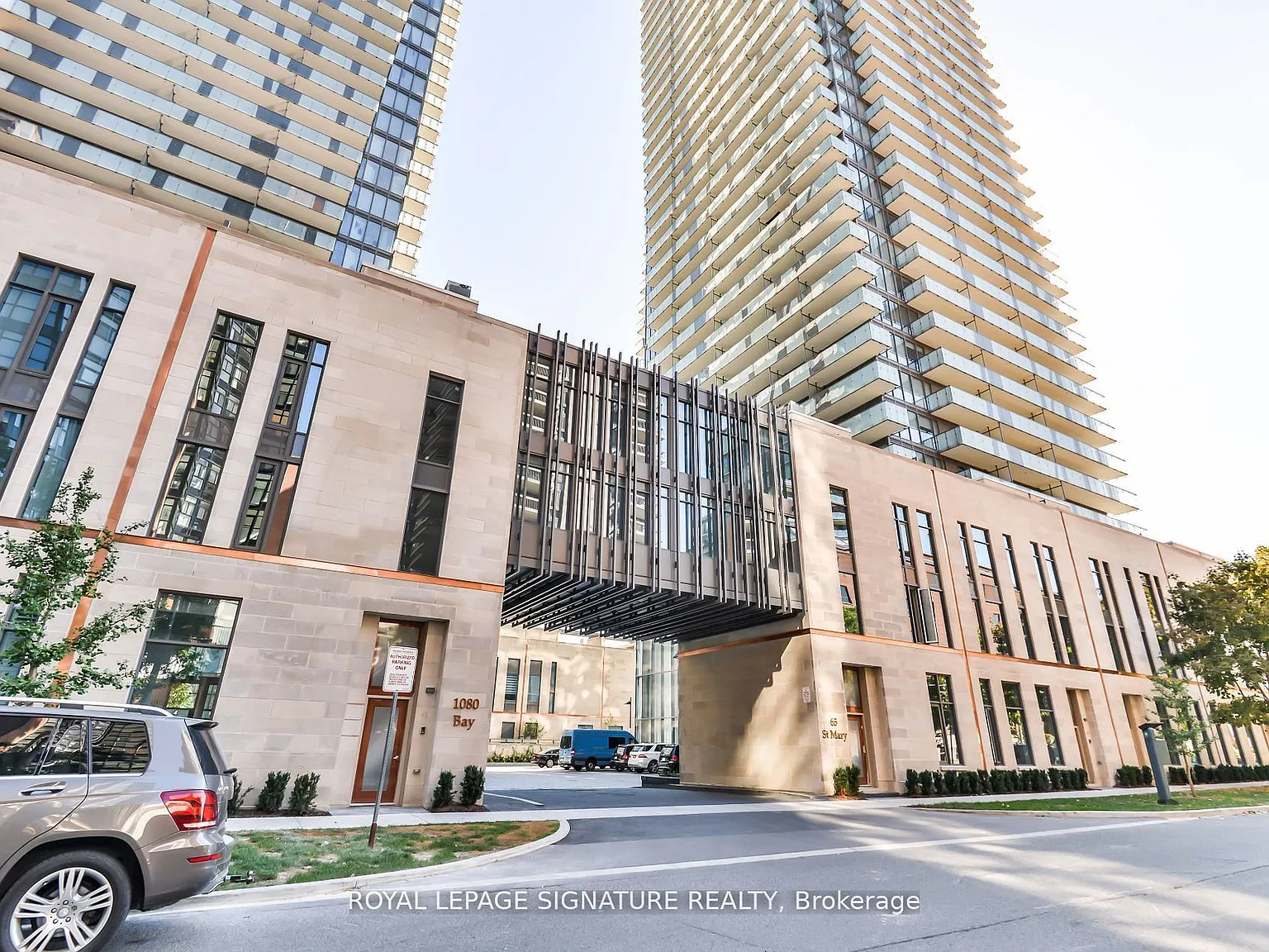 U Condominium — Photo 2