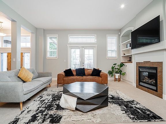 3rd image of 6075 165a St