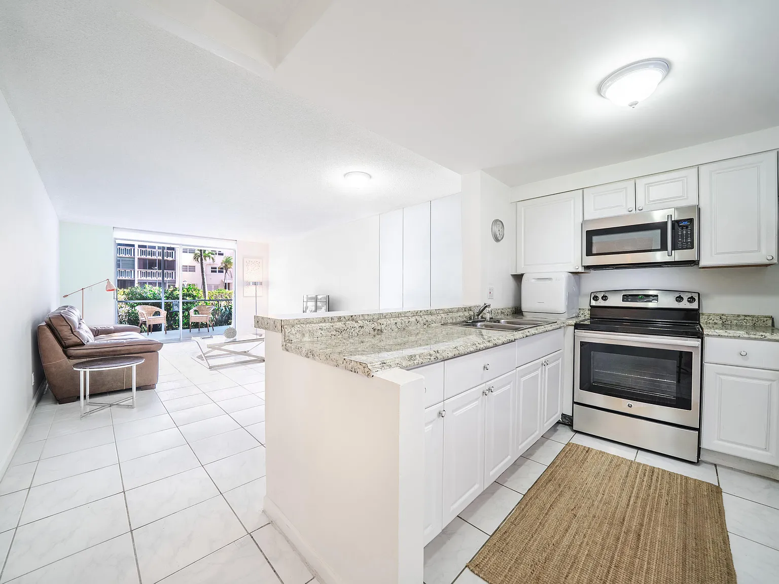 1 bed, 1.5 bath, 847 sqft, $1,990 — Photo 1