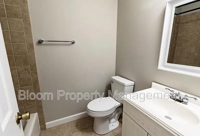 579 Travelers Blvd — Photo 14