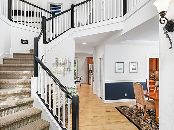2nd image of 3862 Cameron Drive NE