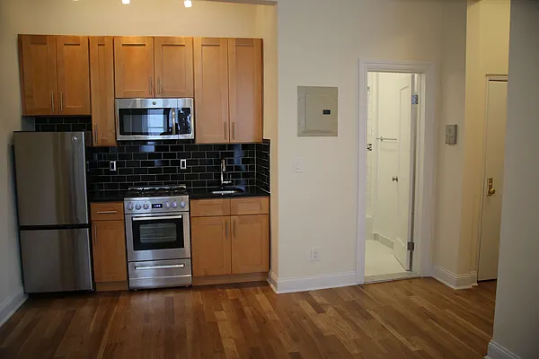 Rented by Waverly Realty Associates | media 15