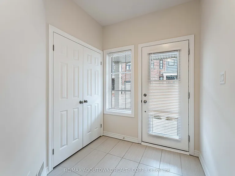219 Dundas St E #27 — Photo 4