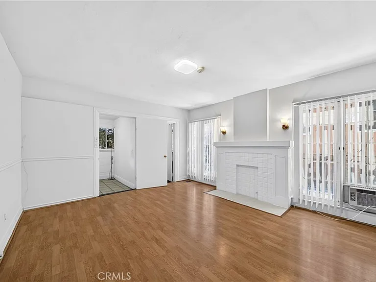139 S Manhattan Pl — Photo 6