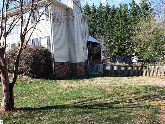 3rd image of 105 E Tugaloo Ct