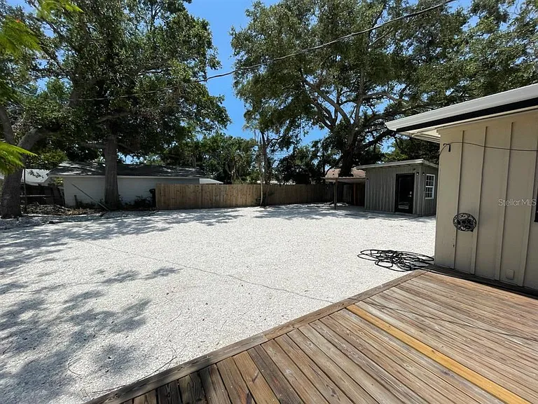 2559 E Paulstan Ct — Photo 32