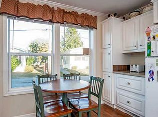155 Cooper Ln, East Greenwich, RI 02818