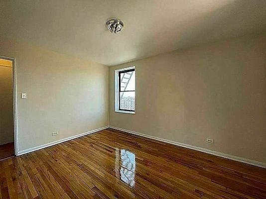 5th image of 2760 Matthews Ave #2F