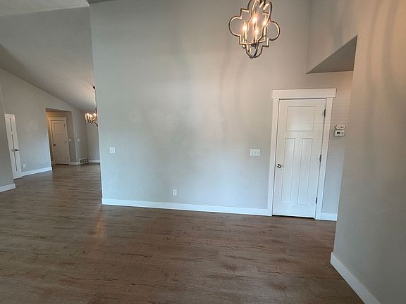 3rd image of 416 W 2070th St N
