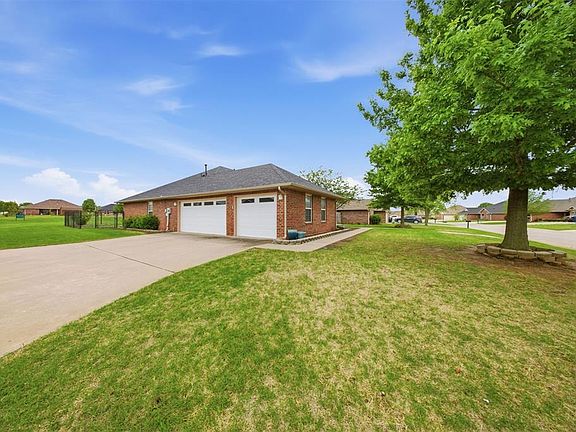 4th image of 2317 Whispering Pine Blvd
