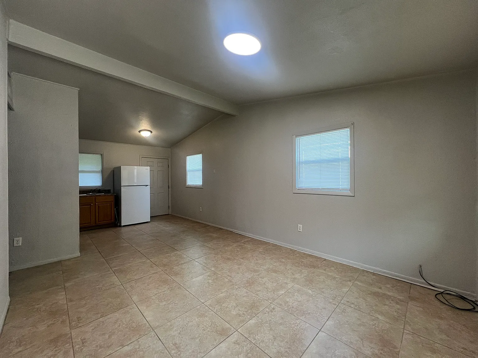 4 bed, 888 sqft, $1,600 — Photo 4