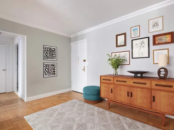 2 Fifth Avenue image 1 of 10