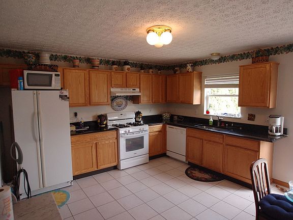 Spacious Kitchen with eating space