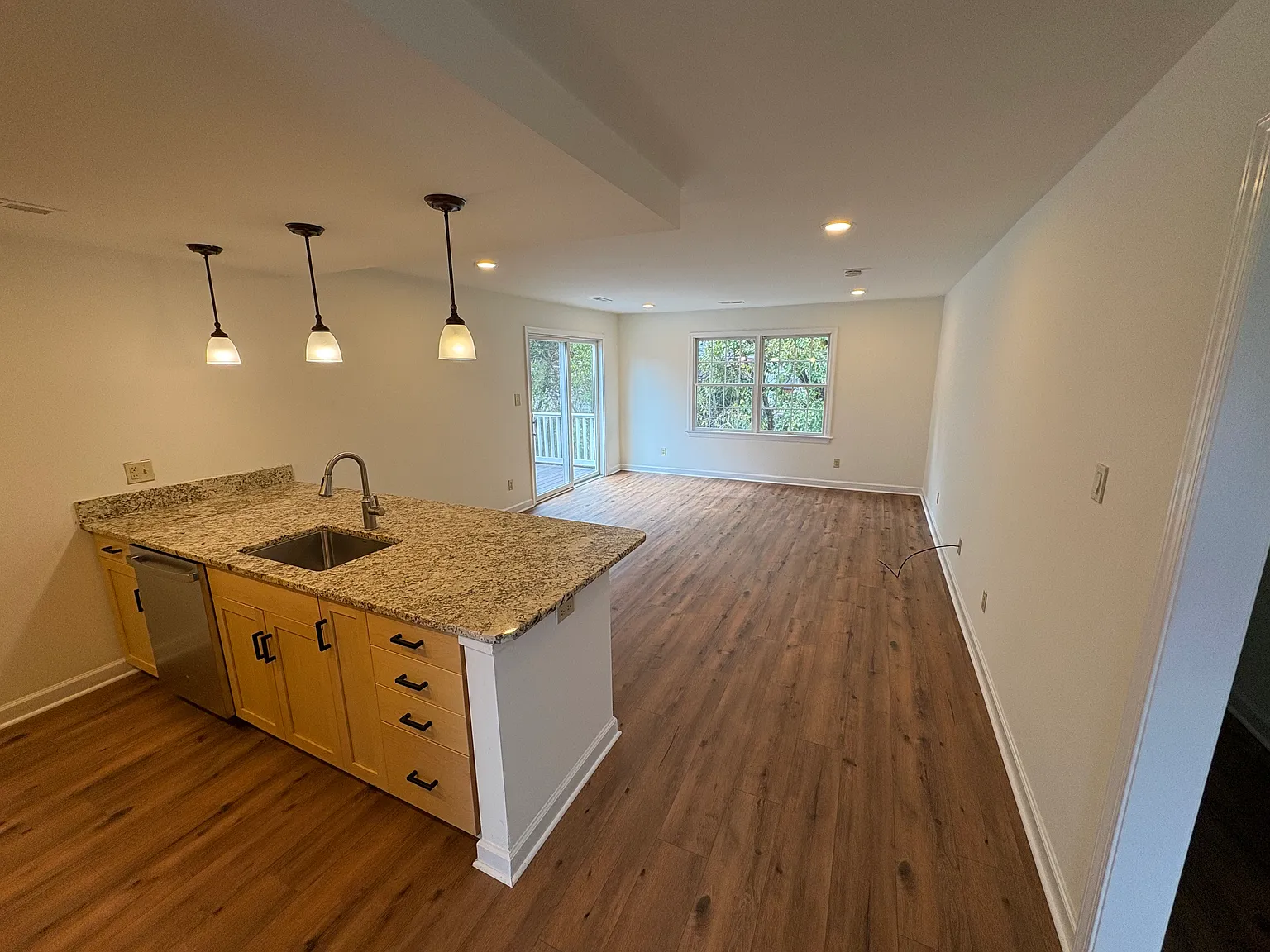 2 bed, 1150 sqft, $2,100 — Photo 3
