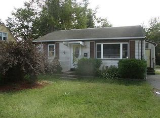 11 Lottie Dr, Riverside, RI 02915