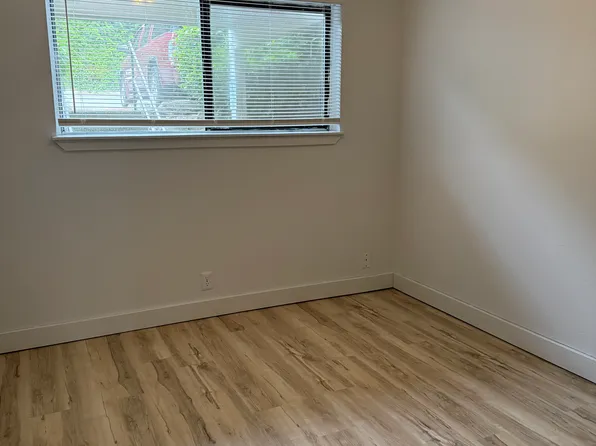 Dominique Apartments, 13218 Ambaum Blvd SW APT 106, Burien, WA 98146