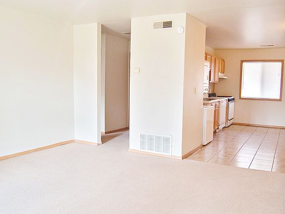 5th image of 1900 N Garland Ave APT 17