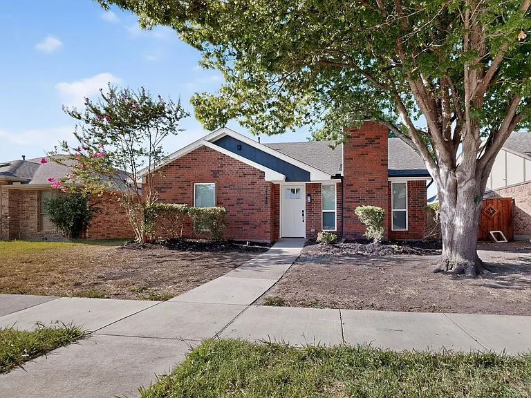 1748 Saint James Dr — Photo 6